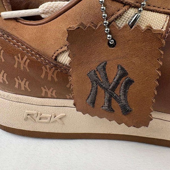 Reebok New York Yankees MLB Collaboration Low Top Sneakers Brown Cream Men's 9.5 - Picture 10 of 12